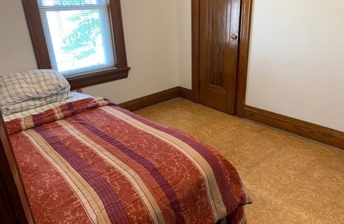 St. Catharines House | The property is 20 minutes to Niagara Fall
