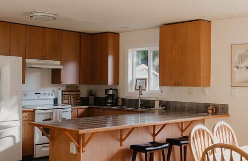 Regional District of Nanaimo House | the Rancho @ Yutori Acres - pet-friendly, family-friendly & fully fenced