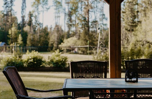 Regional District of Nanaimo House | the Rancho @ Yutori Acres - pet-friendly, family-friendly & fully fenced