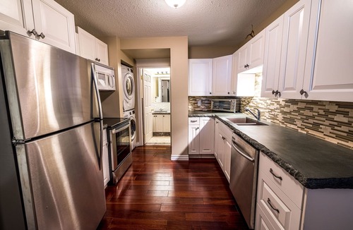 Drumheller House | The River Blossom Suite