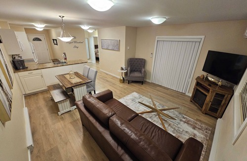 Victoria House | The Royal Woodend Stay (2 Bedroom Suite)