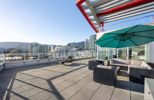 Lower Lonsdale Apartment | The Shipyards Penthouse