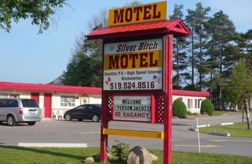Central Huron Hotel | The Silver Birch Motel