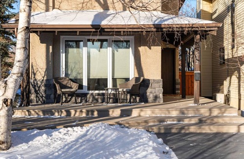Mount Pleasant House | The Skylark | Bright Mount Pleasant Home, near DT