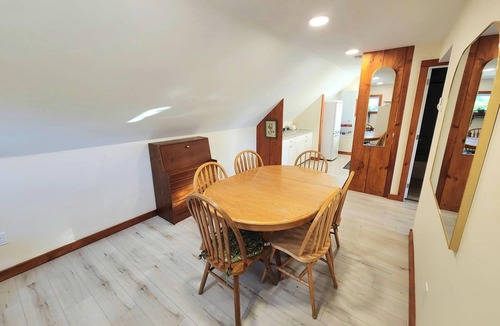 Adjala-Tosorontio House | The Solar Barn - Large 3 Bedroom House In Palgrave on big property with trails