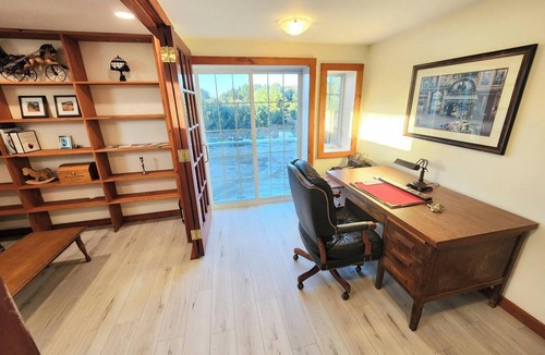 Adjala-Tosorontio House | The Solar Barn - Large 3 Bedroom House In Palgrave on big property with trails
