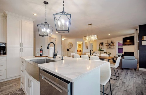 Shannon Lake House | The Sunset! 5 Bedroom House With Hot Tub & Views