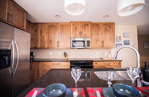 Silver Star Mountain House | The Trail House | 7BR Sleeps 18 | Spacious Retreat