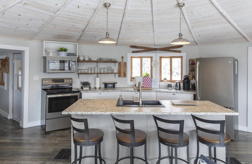 Huntsville House | The Triple Round House, In The Heart Of Hidden Valley Ski Hill & Peninsula Lake