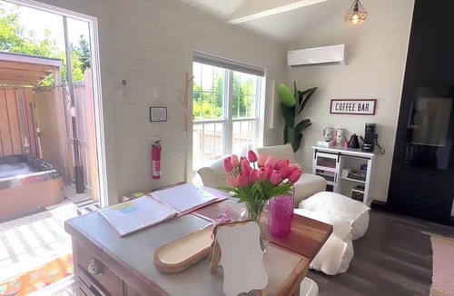 Harbour Main House | The Vaulted Tiny house w/Hot Tub-A Luxury Stay in Cupids NL