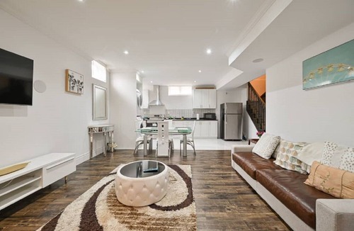 Mount Pleasant Apartment | The Vistana Brampton 2Bedroom Contemporary designed spacious apartment!