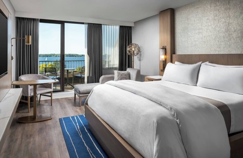 Central Waterfront Hotel | The Westin Harbour Castle, Toronto
