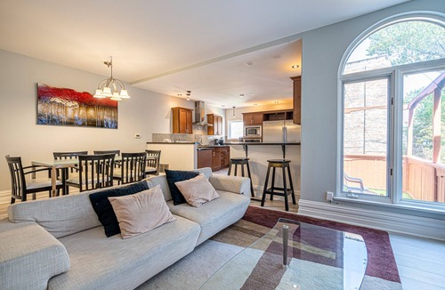 The Beaches Apartment | The Woodbine Beach House✔450yds from the beach ✔Rooftop Garden✔Parking