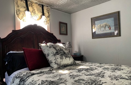 Ridgeway House | The York House Boutique Suit, Minutes to Crystal Beach.20 Minutes to the Falls.