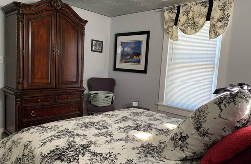Ridgeway House | The York House Boutique Suit, Minutes to Crystal Beach.20 Minutes to the Falls.