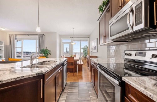 Symons Valley House | Theatre + City Views + Balcony + 2 Living Rooms