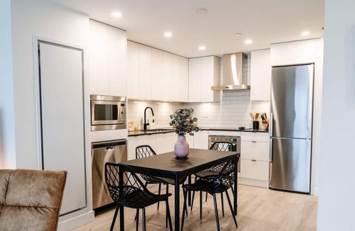 Downtown Kelowna Apartment | This apartment is a 1 bedroom(s), 1 bathrooms, located in Kelowna, BC.