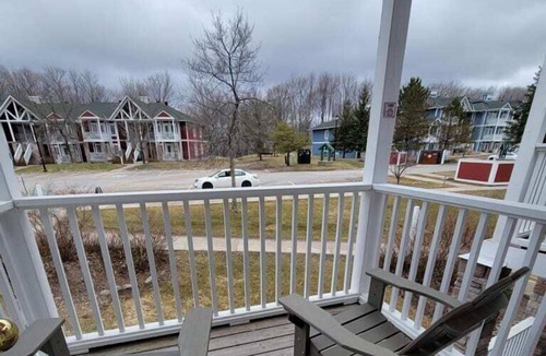 Oro-Medonte Condo | This condominium is a 0 bedroom(s), 1 bathrooms, located in Oro-Medonte, ON.