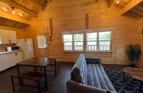Seguin Cottage | This cottage is a 1 bedroom(s), 1 bathrooms, located in Parry Sound , on.