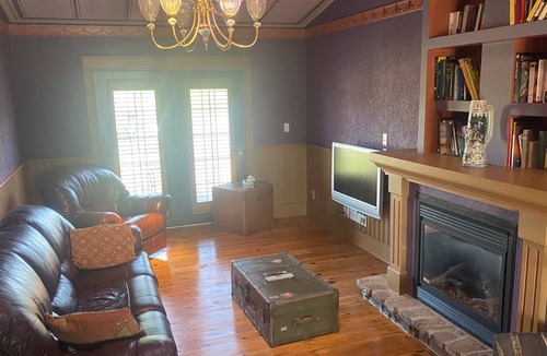 Niagara-on-the-Lake Cottage | This European flair minutes from historic Niagara On The Lake