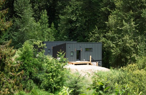 Rossland Villa | Tinwood Cabins The Descent, Cozy 3 min to Rossland