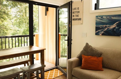 Rossland Villa | Tinwood Cabins The Descent, Cozy 3 min to Rossland