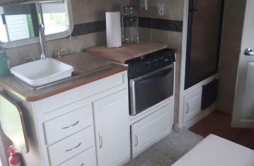 Centre Wellington House | Tiny Glamping Caravan with BBQ Area Ideal for Grand River Camping in Belwood