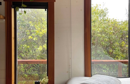 Ucluelet House | Tiny house with private hot tub