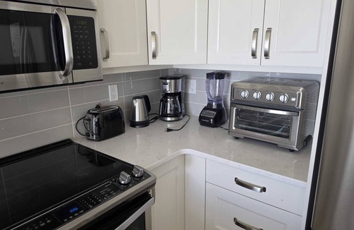 North End Condo | Top-Floor Luxury Waterfront Resort Condo Kelowna