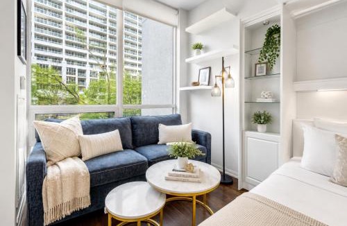 Fort York Apartment | Toronto Central Studio - DT