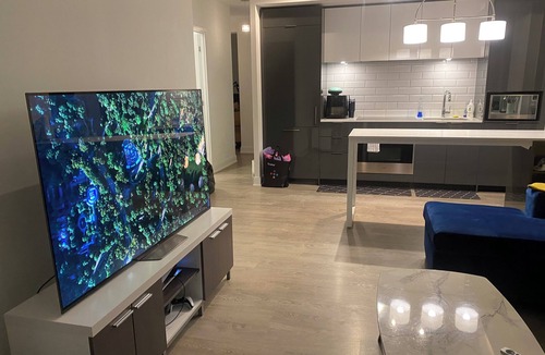 Humber Bay Condo | Toronto Lakeview 2.5 bedroom condo only 12 minutes from the airport