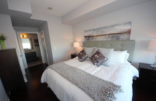 Unionville Condo | Toronto Markham Center & Cineplex entertainment complex
