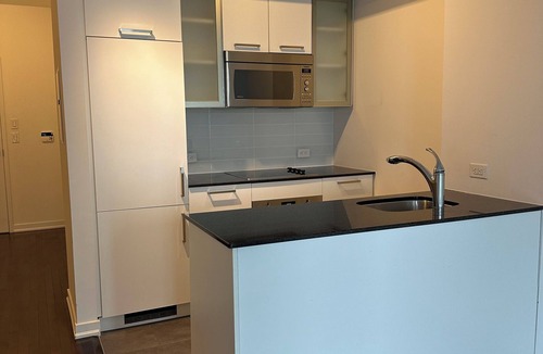 Central Waterfront Apartment | Toronto’s most centrally located downtown! Walking distance to CN Tower