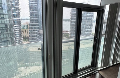 Central Waterfront Apartment | Toronto’s most centrally located downtown! Walking distance to CN Tower