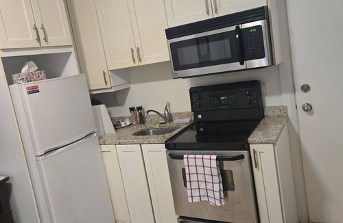 ByWard Market Apartment | Totally Private 1-bedroom Apt Downtown Ottawa 284D