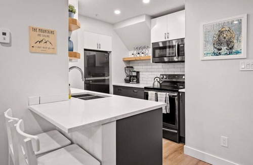 Village North Villa | Townhouse with Massive patio, Private hottub, BBQ!