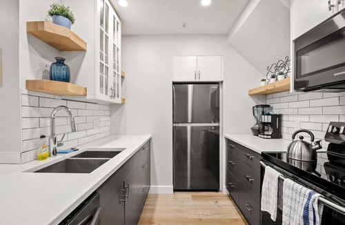 Village North Villa | Townhouse with Massive patio, Private hottub, BBQ!