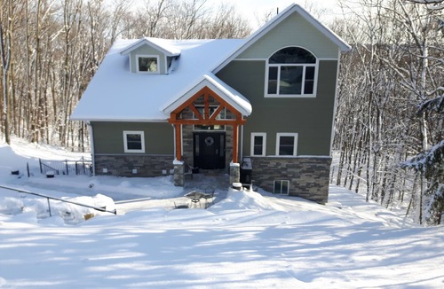 Oro-Medonte Apartment | Tranquil Retreat with Secluded Hot Tub – Near Horseshoe Valley Resort