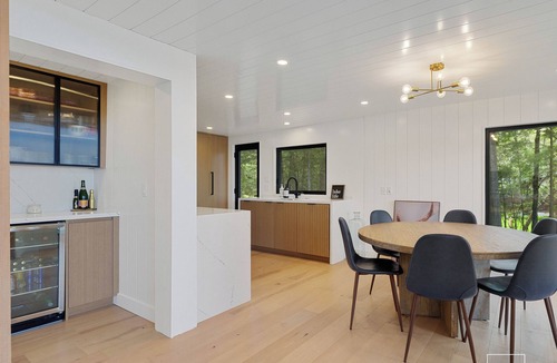 Minett House | Tranquilo: Peaceful 3-Bedroom Waterfront Cottage on Lake Roseau