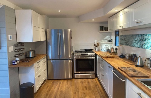 Bowen Island House | Treehouse on Bowen - Sunsets + Patios near Beaches and Trails