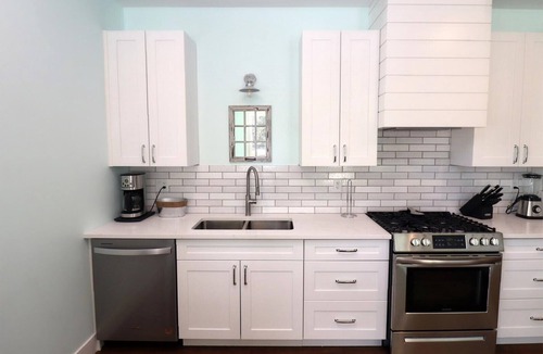 Blind Bay Apartment | TREETOP PARADISE SUITE Breathtaking lake and mountain views 5 min from the beach