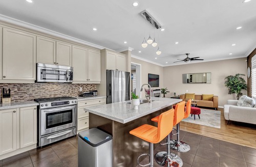 Milton House | Tremendous 4-bedroom house with AC in charming Milton