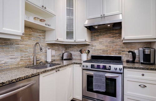 James Bay House | Triple Tiered Townhouse-1800 sq ft Corner Brownstone by Beacon Hill Park & Royal Museum