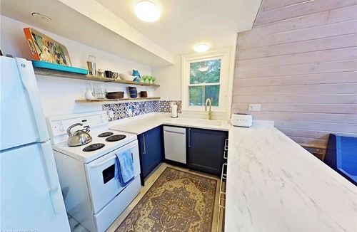 Bluewater Cottage | Turkey Perch, Lakefront Hot Tub