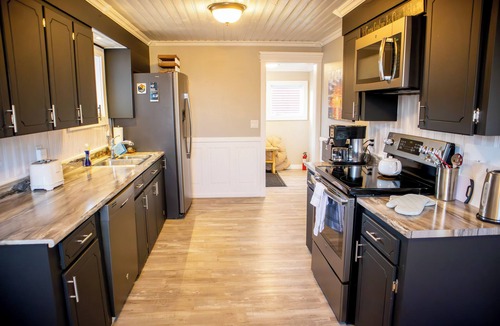 Crow Head House | Twillingate Coastal Retreat w/Oceanview Rooftop Deck (Icebergs,Whales,Sunsets)