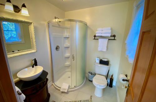 Mindemoya Bed & Breakfast | Twin Peaks B&B