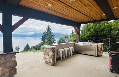 Gibsons House | Twin Timbers 2 Bedroom Ocean View Retreat With Outdoor Kitchen