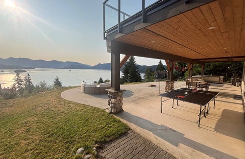 Gibsons House | Twin Timbers 2 Bedroom Ocean View Retreat With Outdoor Kitchen