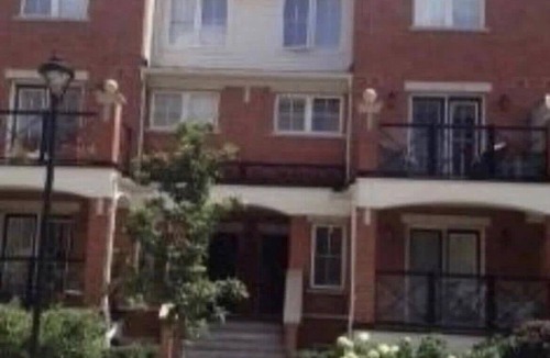 Oakville House | Two bedroom Dundas and Trafalgar