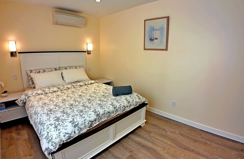 Gordon Head Bed & Breakfast | Two-Bedroom Suite in a Quiet Area Near Local Amenities